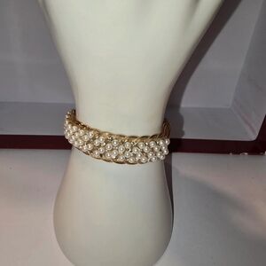 Elegant Pearl and Gold Bracelet